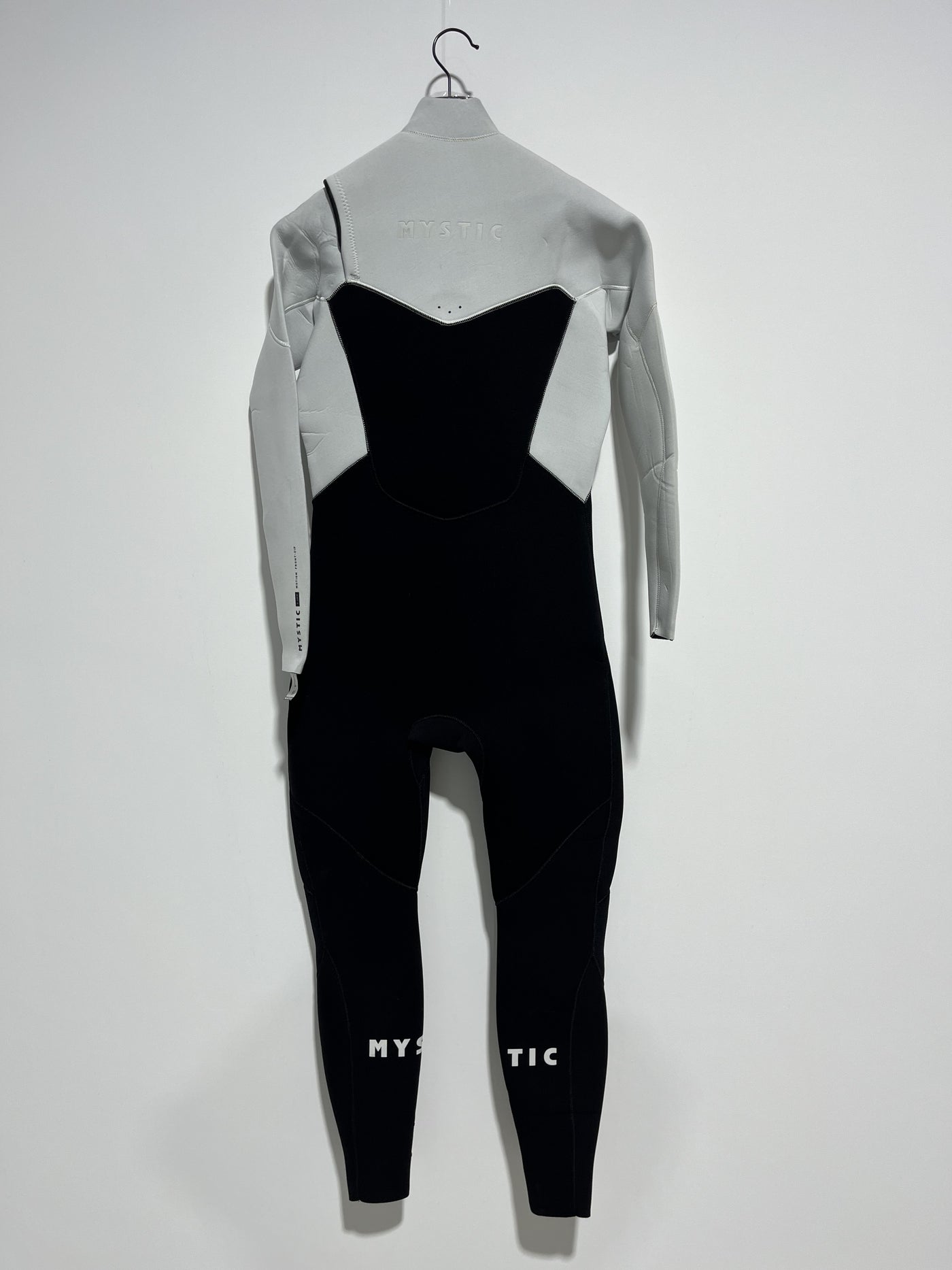 25 - Mystic Motion Fullsuit 5/3mm Fzip - Black Sand -L - Ex Display